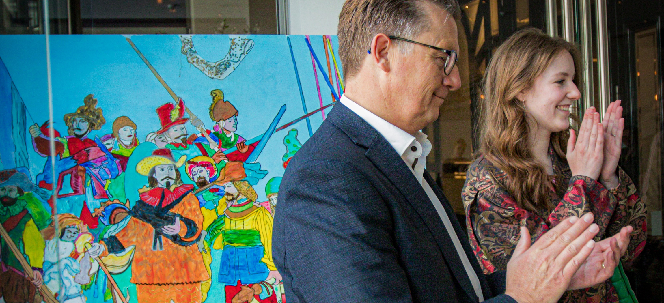 Het door ouderen nageschilderde schilderij De Nachtwacht is geveild en de opbrengst gaat naar giro 555 voor hulp aan Oekraïne