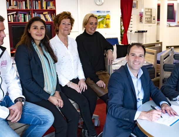 Ondertekening samenwerking Harting-Bank voor 1.400 nieuwe bedden in verpleeghuizen Amstelring