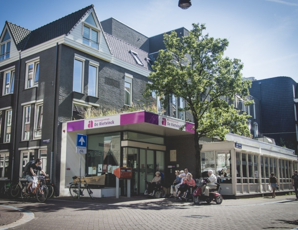 Verzorgingshuis De Rietvinck in de Jordaan Amsterdam Haarlemmerplein: een huis vol leven